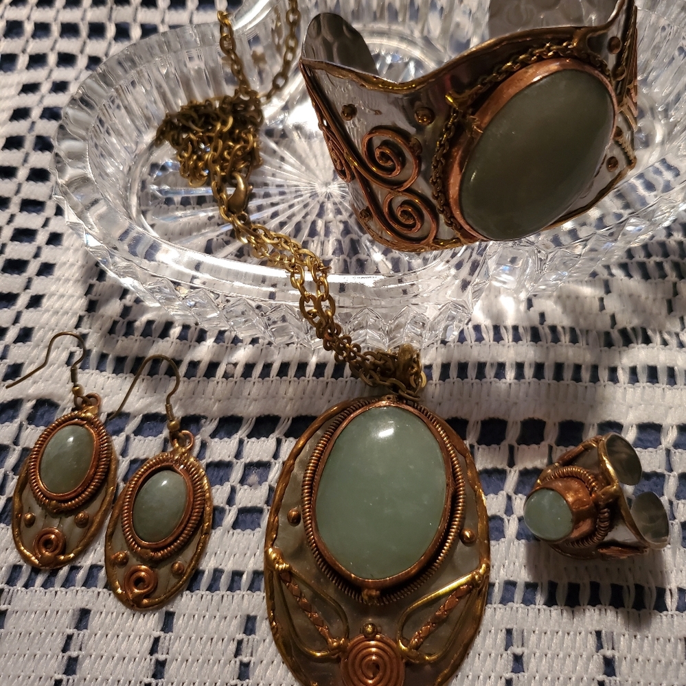 Four Piece Metslic Jewelry Set